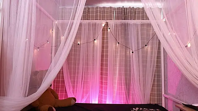 Snapshot of lynx_sun chatting on 10/28/25, 08:11 lynx sun online show from 10/28/25, 08:11