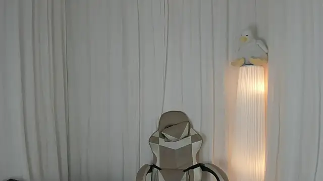 Snapshot of lynx_sun chatting on 11/20/25, 05:45 lynx sun online show from 11/20/25, 05:45