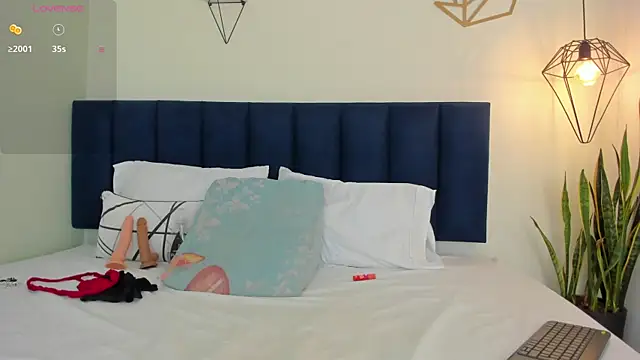 sophieturner mg online show from 10/06/25, 07:11