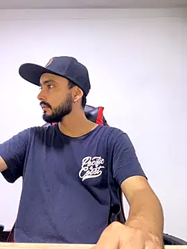 cristopher wallacee online show from 10/07/25, 10:18