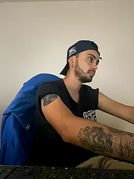 cristopher wallacee online show from 10/20/25, 10:32