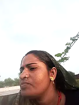 Snapshot of Hansini_Gowda chatting on 09/09/25, 12:15 Hansini Gowda online show from 09/09/25, 12:15