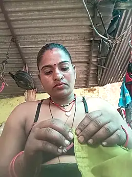 Snapshot of Hansini_Gowda chatting on 10/15/25, 05:18 Hansini Gowda online show from 10/15/25, 05:18
