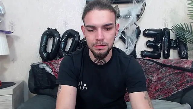 Snapshot of DanyelCarter chatting on 10/20/25, 06:30 DanyelCarter online show from 10/20/25, 06:30