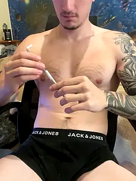 Snapshot of fronkie9384 chatting on 11/17/25, 10:43 fronkie9384 online show from 11/17/25, 10:43