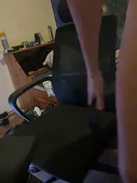 Snapshot of fronkie9384 chatting on 11/24/25, 11:48 fronkie9384 online show from 11/24/25, 11:48