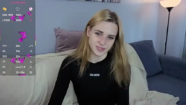 Snapshot of HelenMartines chatting on 09/21/25, 10:28 HelenMartines online show from 09/21/25, 10:28