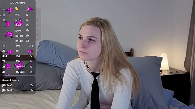 Snapshot of HelenMartines chatting on 10/10/25, 11:09 HelenMartines online show from 10/10/25, 11:09