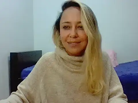 Snapshot of leah_susman chatting on 09/26/25, 01:53 leah susman online show from 09/26/25, 01:53