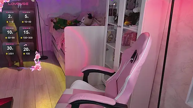 MiraJadee online show from 10/10/25, 01:59