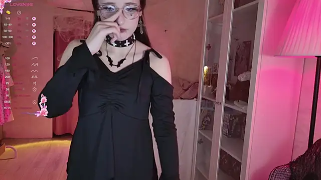 MiraJadee online show from 10/28/25, 05:04