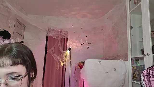 MiraJadee online show from 10/31/25, 05:03