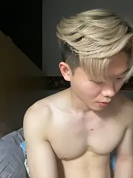 Snapshot of zachlee_69 chatting on 11/15/25, 10:37 zachlee 69 online show from 11/15/25, 10:37