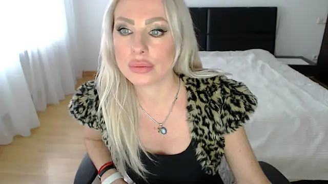 Tina Shines online show from 10/30/25, 01:01