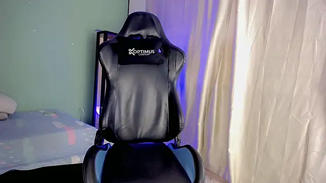 dilan hott  online show from 11/08/25, 08:40