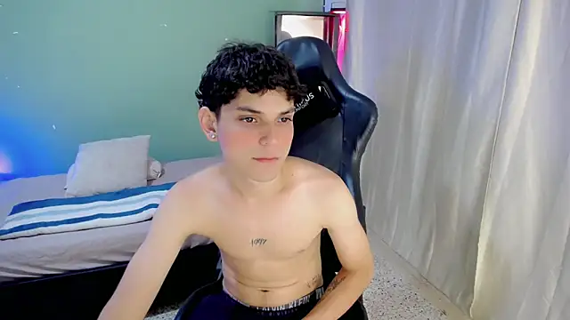 dilan hott  online show from 11/10/25, 07:57