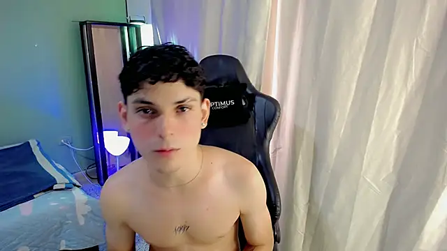 dilan hott  online show from 11/23/25, 05:46