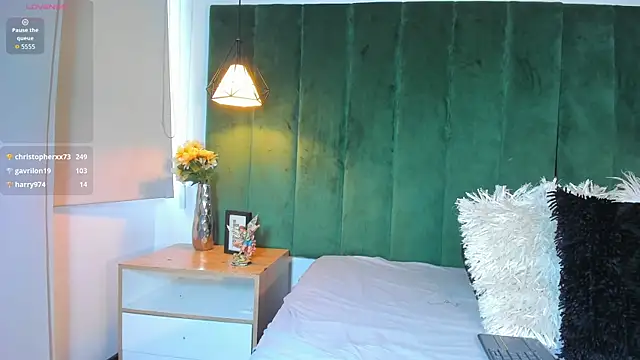 kittyy milk 001 online show from 10/15/25, 09:15