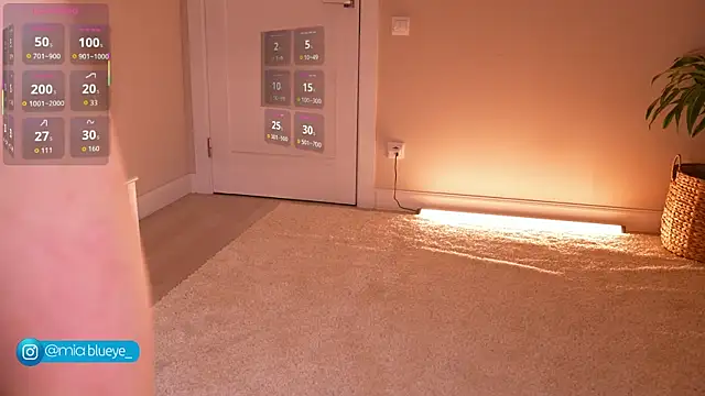 Snapshot of Miablueye chatting on 11/09/25, 01:53 Miablueye online show from 11/09/25, 01:53