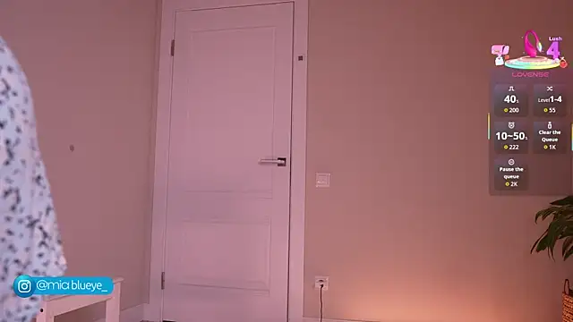 Snapshot of Miablueye chatting on 11/14/25, 05:22 Miablueye online show from 11/14/25, 05:22