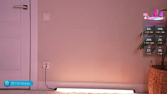 Snapshot of Miablueye chatting on 11/16/25, 02:33 Miablueye online show from 11/16/25, 02:33