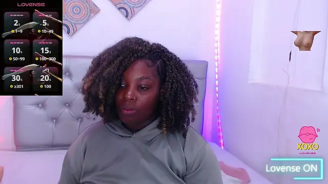 Snapshot of ebony_NeighborMoans chatting on 09/25/25, 03:54 ebony NeighborMoans online show from 09/25/25, 03:54