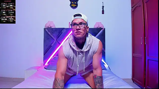 ArnoldSexy  online show from 11/12/25, 04:40