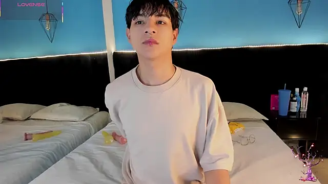 AleAurarashi online show from 09/14/25, 02:44