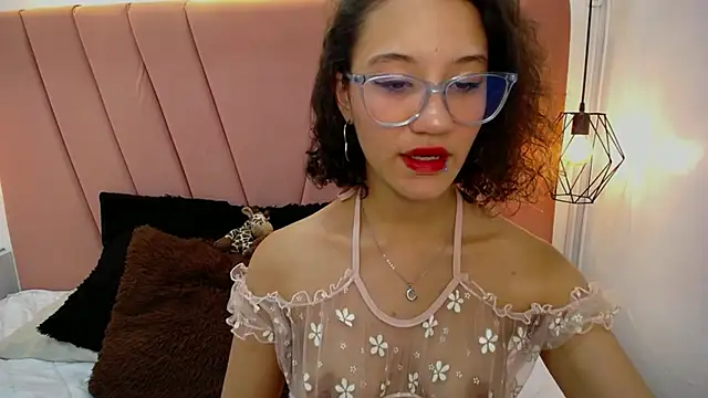 Snapshot of miss_m1a chatting on 09/28/25, 12:49 miss m1a online show from 09/28/25, 12:49