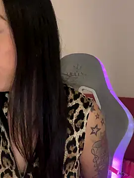 Snapshot of AriaValentina chatting on 11/22/25, 11:15 AriaValentina online show from 11/22/25, 11:15