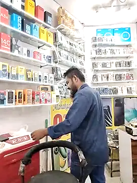 avi007p online show from 10/18/25, 11:33