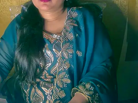 Snapshot of Saniya_K chatting on 10/08/25, 05:32 Saniya K online show from 10/08/25, 05:32