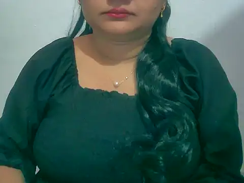 Snapshot of Saniya_K chatting on 11/14/25, 01:43 Saniya K online show from 11/14/25, 01:43