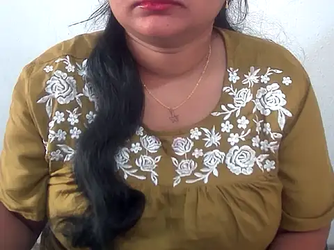 Snapshot of Saniya_K chatting on 11/16/25, 01:33 Saniya K online show from 11/16/25, 01:33