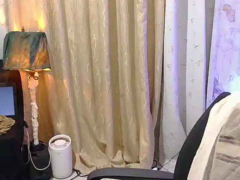 Snapshot of honeyLushess chatting on 11/12/25, 08:59 honeyLushess online show from 11/12/25, 08:59