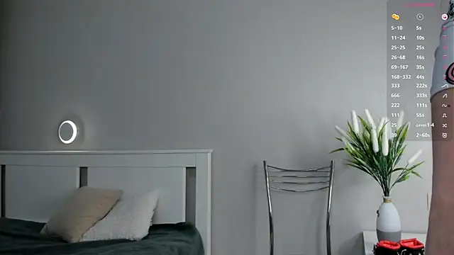 Snapshot of AuroraVice chatting on 10/27/25, 06:28 AuroraVice online show from 10/27/25, 06:28