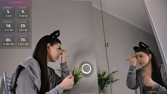 Snapshot of AuroraVice chatting on 11/24/25, 06:24 AuroraVice online show from 11/24/25, 06:24