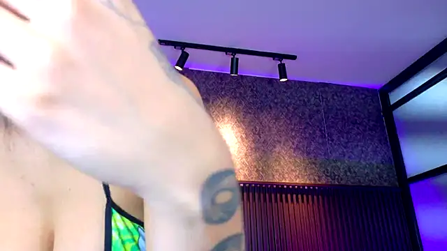 Snapshot of AshleyBaker1 chatting on 11/05/25, 02:50 AshleyBaker1 online show from 11/05/25, 02:50