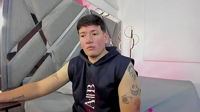 ZoeandEthan online show from 10/11/25, 06:39