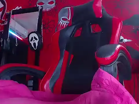 Snapshot of dante_hellsingx chatting on 10/14/25, 04:35 dante hellsingx online show from 10/14/25, 04:35