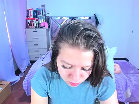 Luna Analya online show from 10/18/25, 02:51