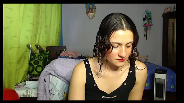 Snapshot of lindasyt chatting on 09/12/25, 10:32 lindasyt online show from 09/12/25, 10:32