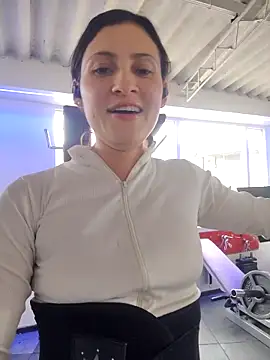 Snapshot of lindasyt chatting on 10/01/25, 03:40 lindasyt online show from 10/01/25, 03:40