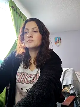 Snapshot of lindasyt chatting on 10/06/25, 03:09 lindasyt online show from 10/06/25, 03:09