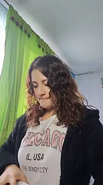 Snapshot of lindasyt chatting on 10/08/25, 03:20 lindasyt online show from 10/08/25, 03:20