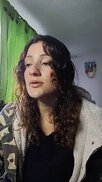 Snapshot of lindasyt chatting on 10/14/25, 03:46 lindasyt online show from 10/14/25, 03:46