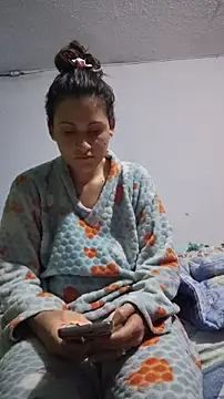 Snapshot of lindasyt chatting on 11/16/25, 10:43 lindasyt online show from 11/16/25, 10:43