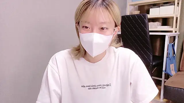 Nana  ch online show from 10/21/25, 11:22