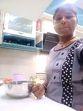 Snapshot of Sneha16 chatting on 09/11/25, 03:06 Sneha16 online show from 09/11/25, 03:06