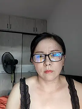 Snapshot of luxi8899 chatting on 09/18/25, 06:26 luxi8899 online show from 09/18/25, 06:26